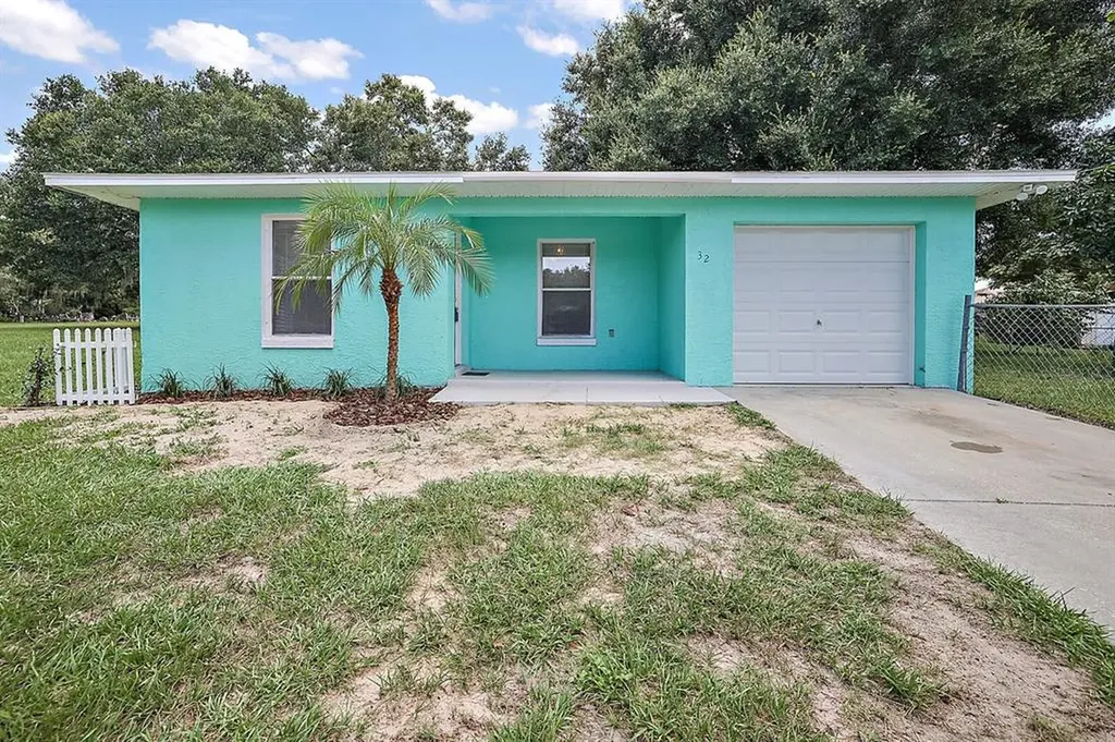 32 Elizabeth Avenue Mascotte FL 34753