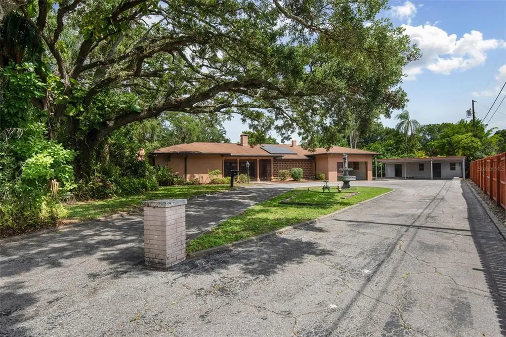 5460 Joes Creek Drive N St Petersburg FL 33709