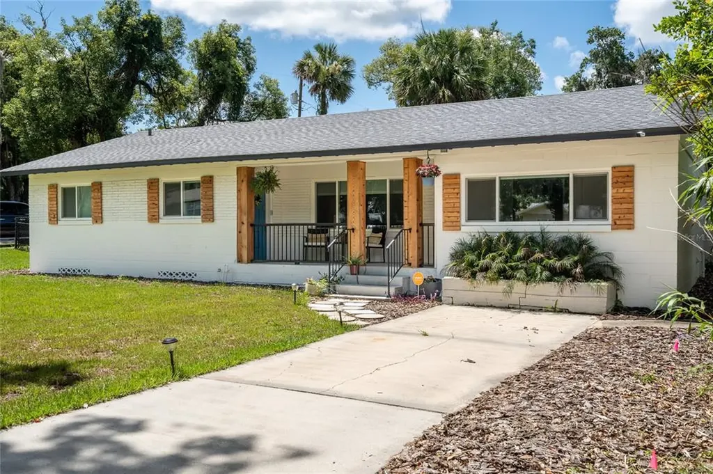 1004 Camphor Lane Deland FL 32720