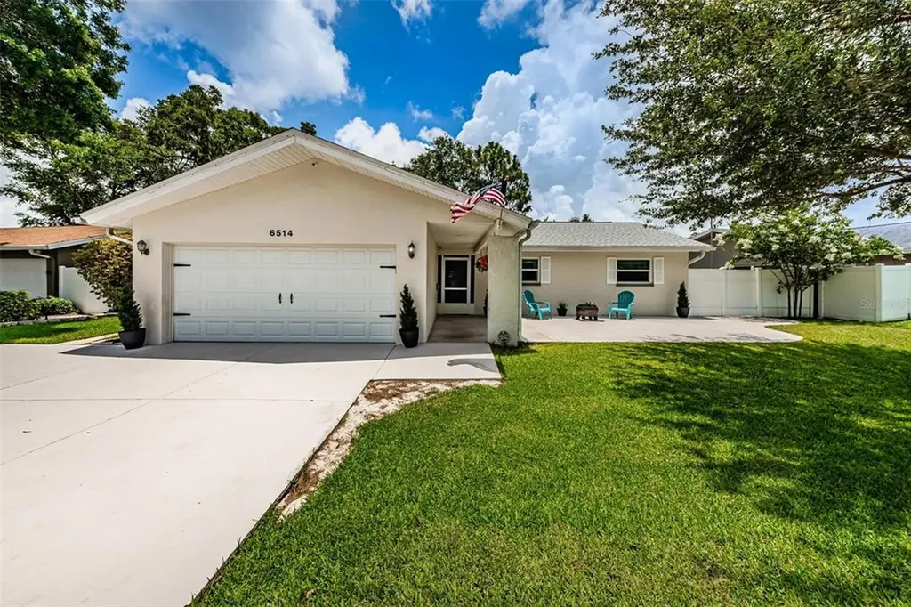 6514 33rd Avenue N St Petersburg FL 33710