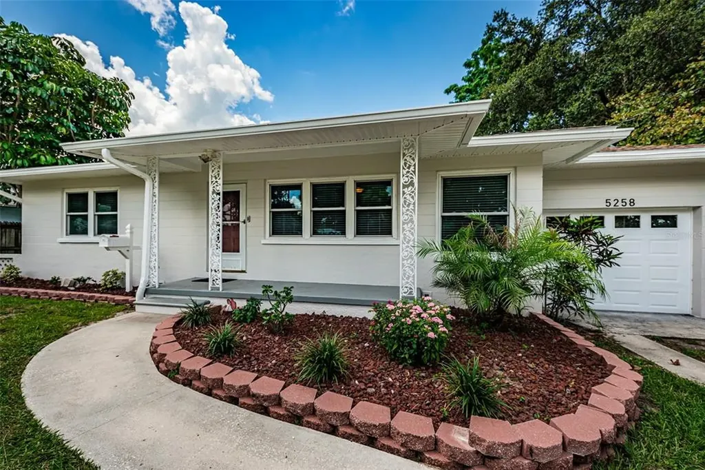 5258 35th Terrace N St Petersburg FL 33710