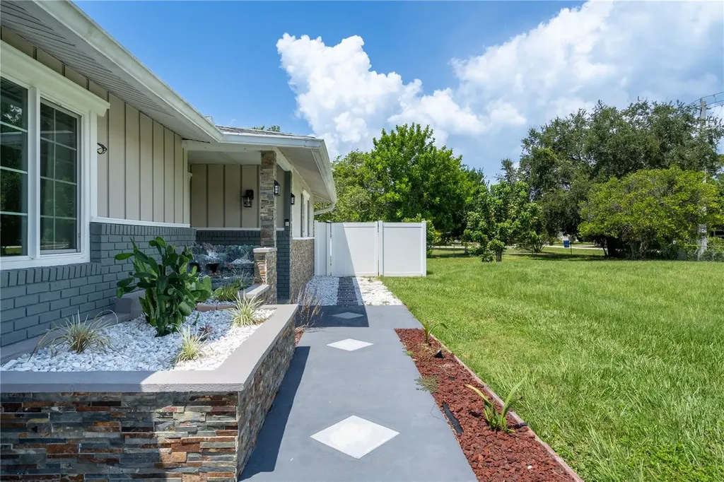 2140 Pinehurst Street Sarasota FL 34231