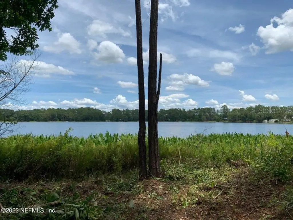 281 Riley Lake Drive Hawthorne FL 32640