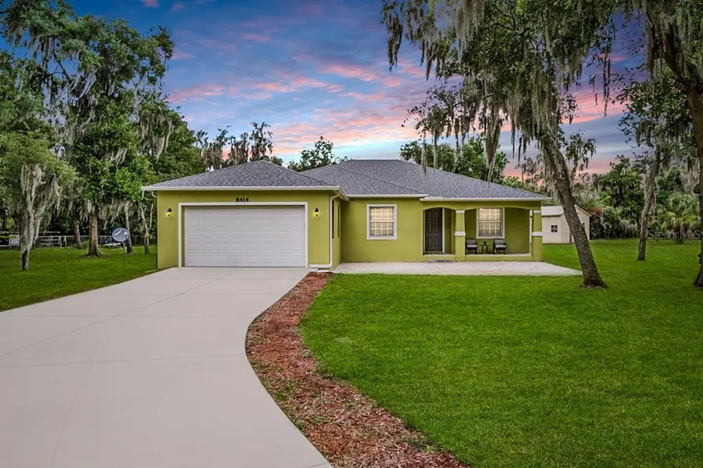 8414 Southwood Oaks Street Lithia FL 33547