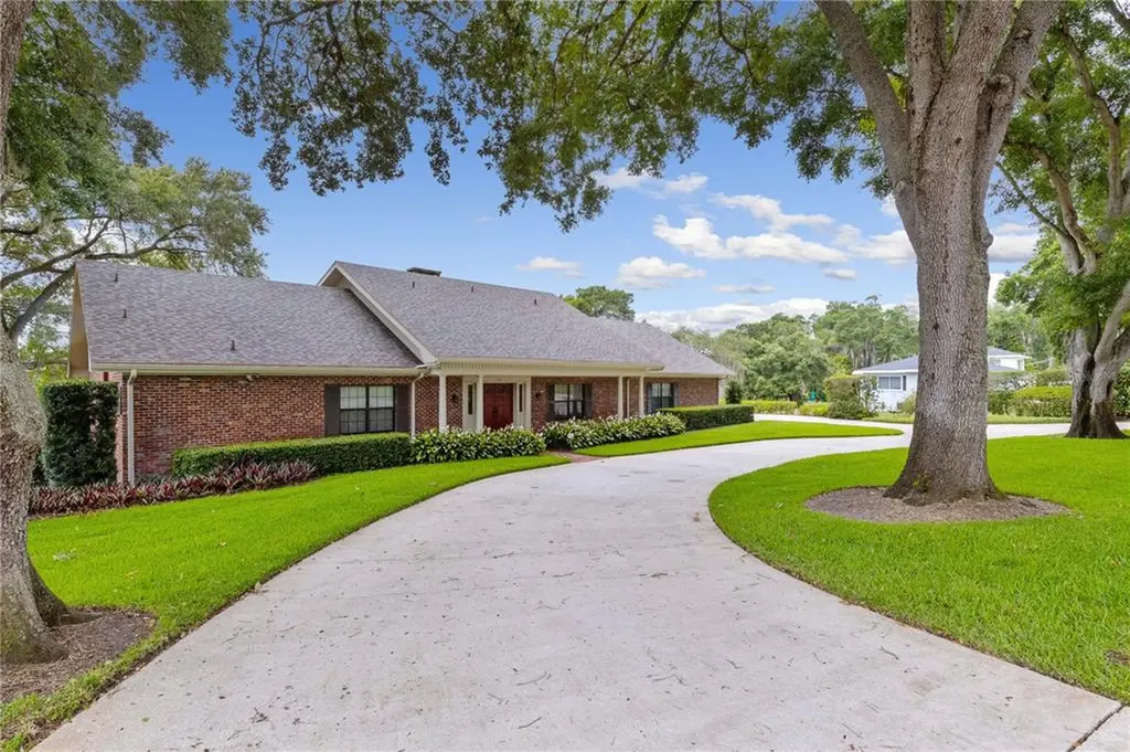 1150 N Lake Otis Drive Winter Haven FL 33880