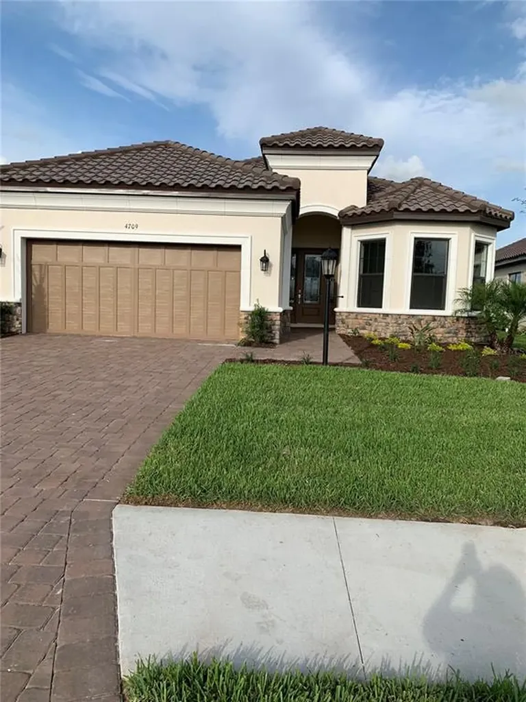 4709 Sarca Court Bradenton FL 34211