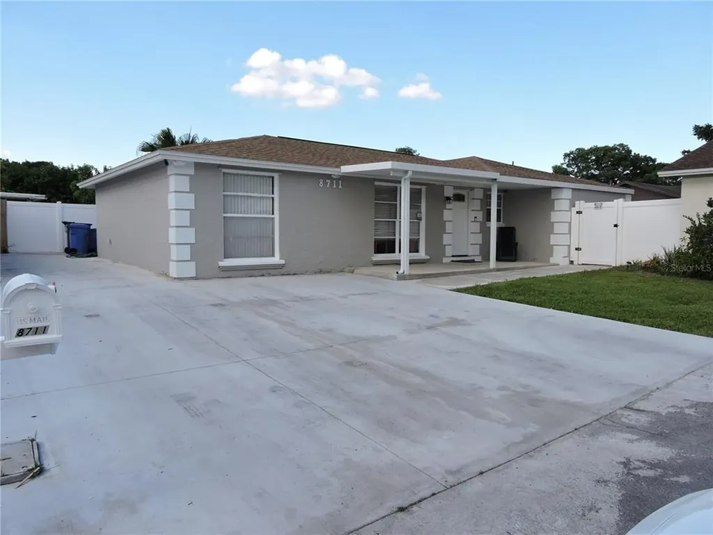 8711 Friendship Court Tampa FL 33634