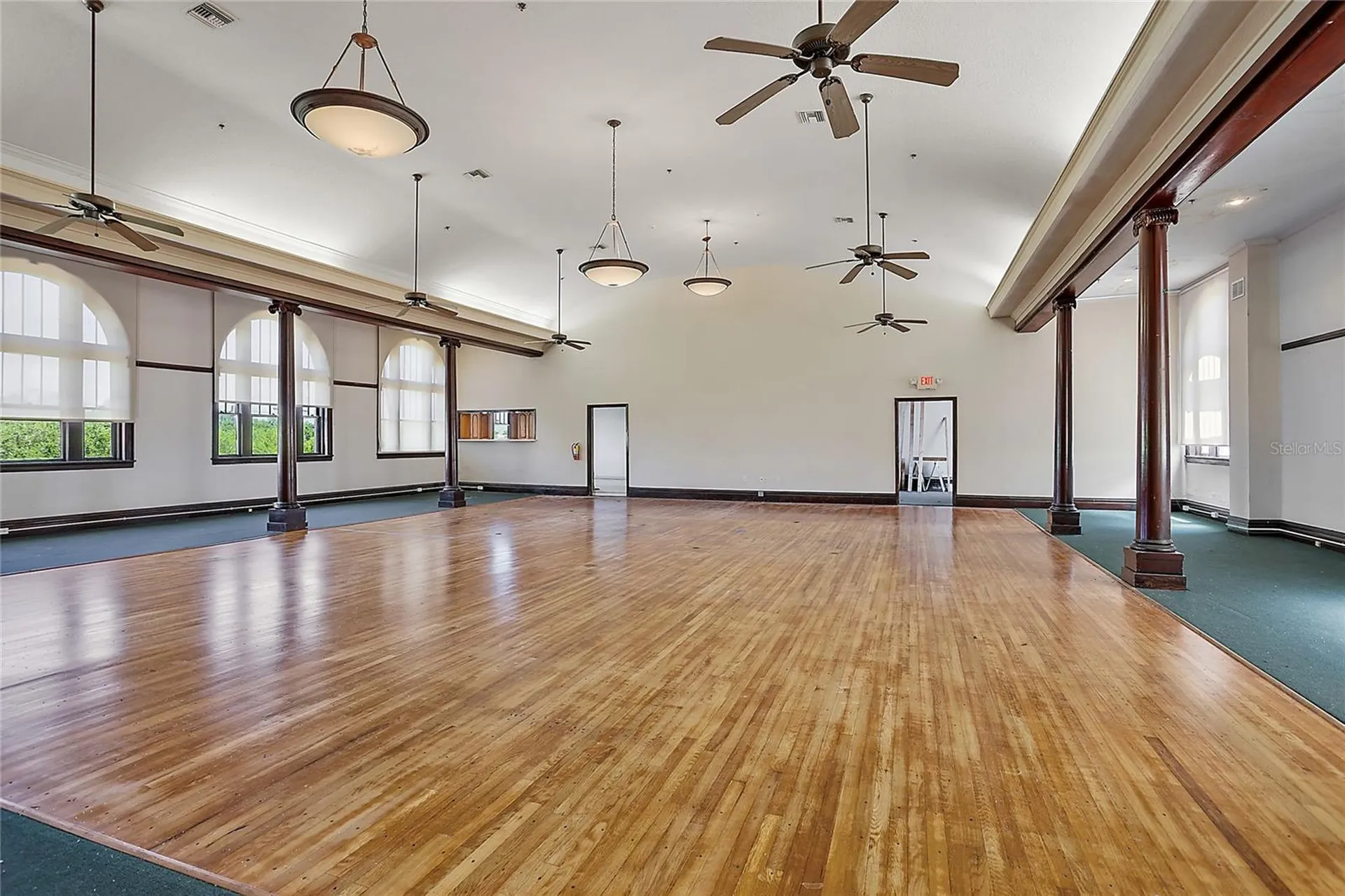 410 W Main Street Leesburg FL 34748