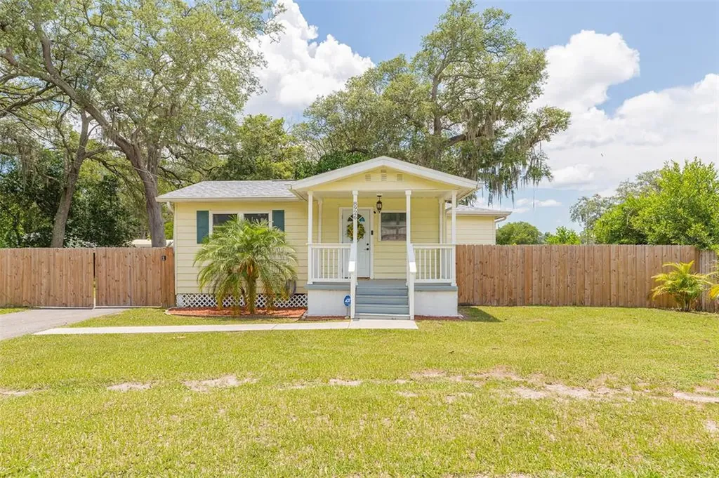 8926 N Lynn Avenue Tampa FL 33604