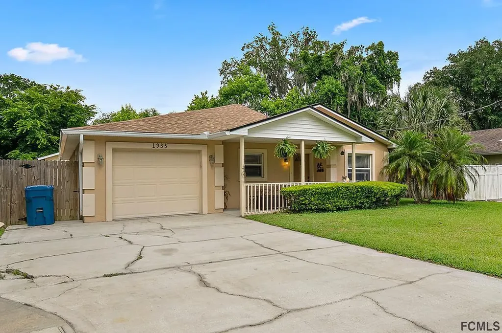 1933 Vernon Place Daytona Beach FL 32119