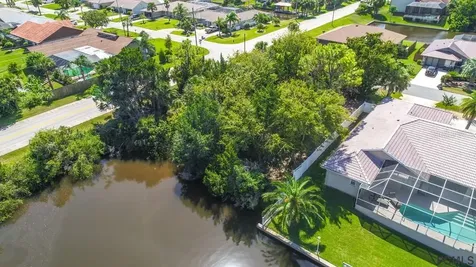 2 Clinton Court N Palm Coast FL 32137