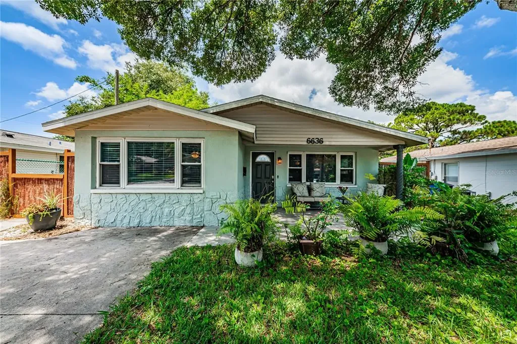 6636 Stewart Avenue N St Petersburg FL 33702
