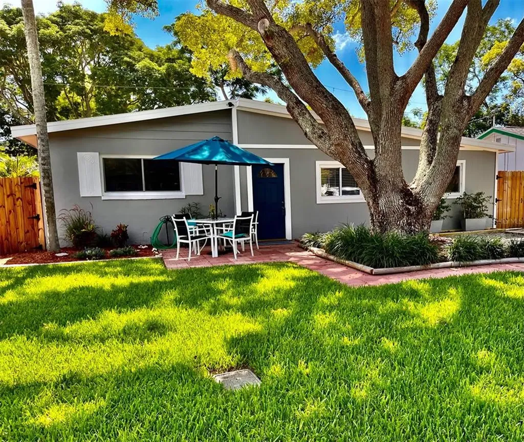 2133 Catalina Drive N Clearwater FL 33763