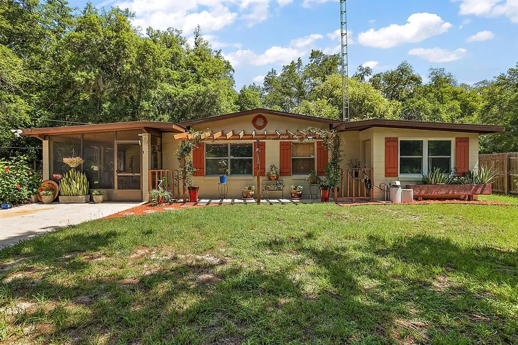 4111 Lake Griffin Road Lady Lake FL 32159
