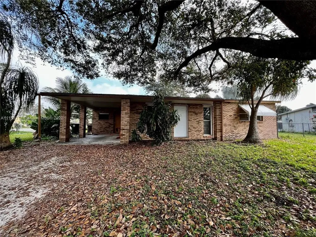 5696 S 37th Court Greenacres FL 33463