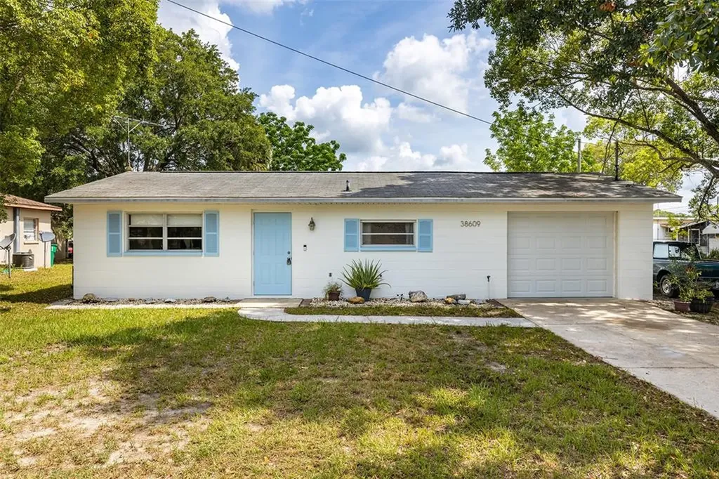 38609 Naomi Avenue Zephyrhills FL 33542