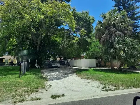2520 13th Avenue S St Petersburg FL 33712