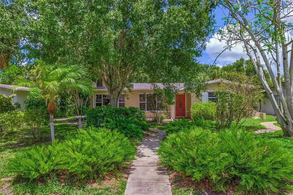 735 38th Avenue NE St Petersburg FL 33704
