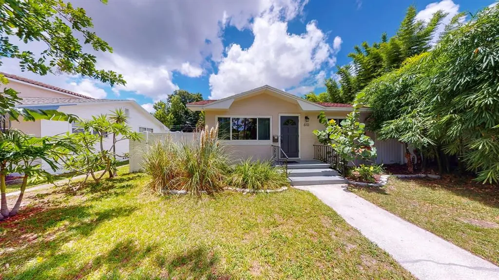610 33rd Avenue N St Petersburg FL 33704