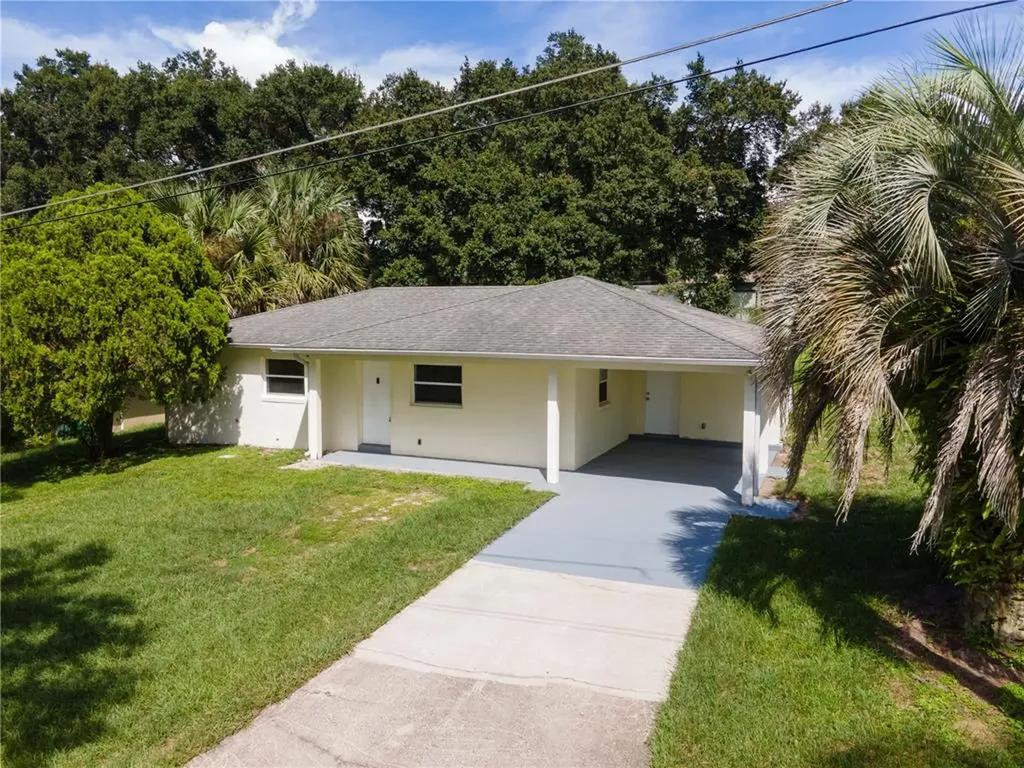 611 First Avenue Lady Lake FL 32159