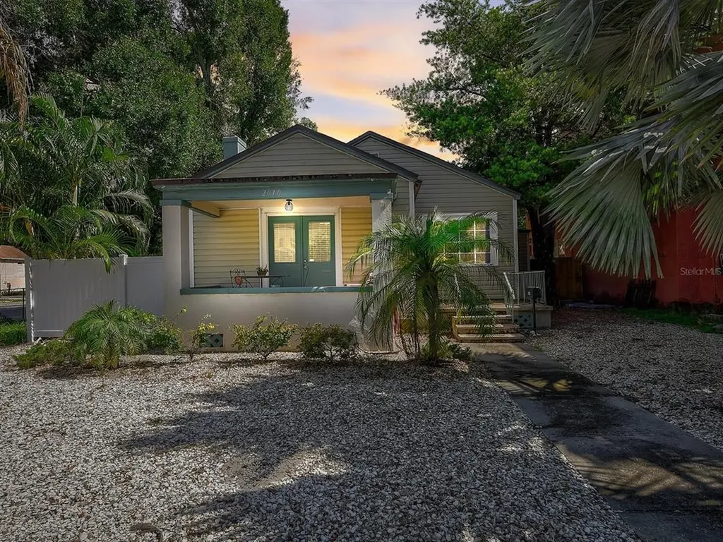 2010 Burlington Avenue N St Petersburg FL 33713