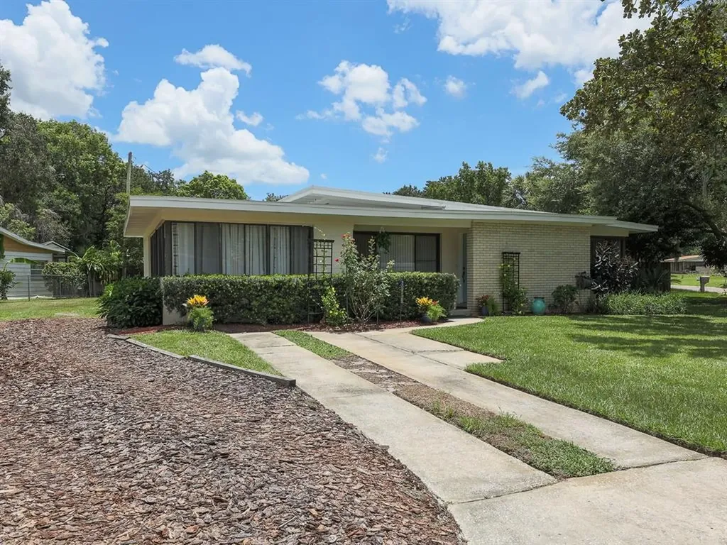 124 W Woodland Drive Sanford FL 32773