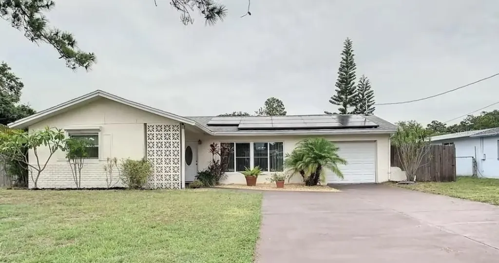 11231 Village Green Avenue Seminole FL 33772