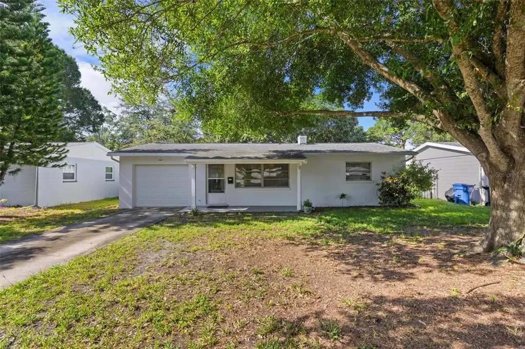 828 76th Avenue N St Petersburg FL 33702