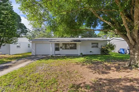 828 76th Avenue N St Petersburg FL 33702