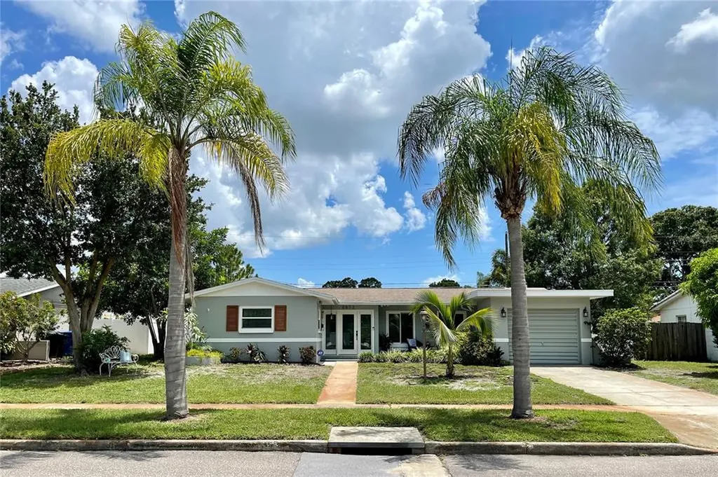 5872 31st Avenue N St Petersburg FL 33710
