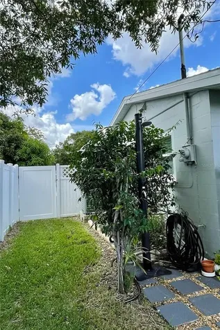 5872 31st Avenue N St Petersburg FL 33710