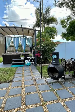 5872 31st Avenue N St Petersburg FL 33710