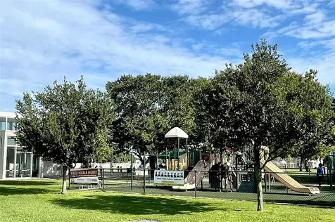 5872 31st Avenue N St Petersburg FL 33710