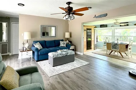 5872 31st Avenue N St Petersburg FL 33710