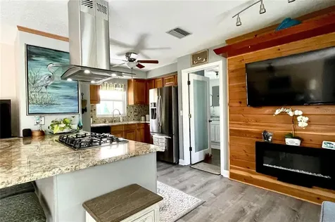 5872 31st Avenue N St Petersburg FL 33710