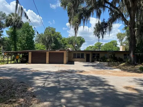 2377 Cr 453 Lake Panasoffkee FL 33538