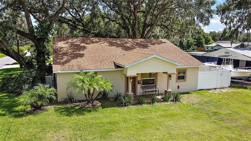 403 Palm Way Tavares FL 32778