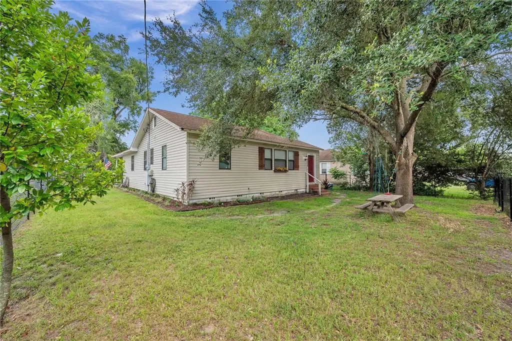 1606 N Ferrell Street Plant City FL 33563