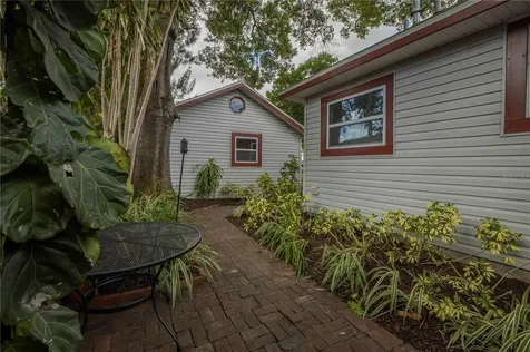 1136 22nd Avenue N St Petersburg FL 33704