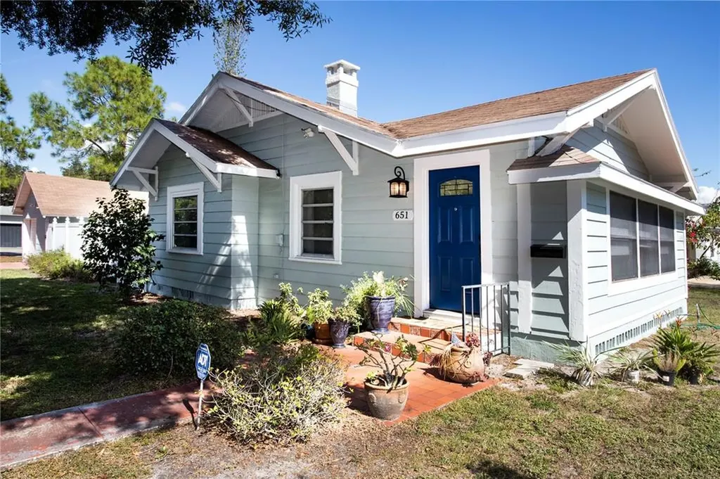 651 37th Avenue N St Petersburg FL 33704