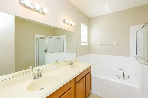 8008 Alamosa Wood Avenue Ruskin FL 33573