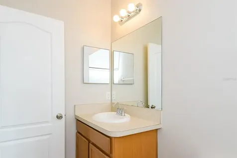 8008 Alamosa Wood Avenue Ruskin FL 33573