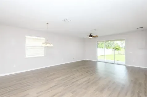 8008 Alamosa Wood Avenue Ruskin FL 33573