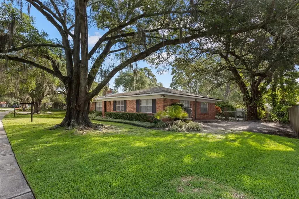 2618 S Bryant Circle Tampa FL 33629