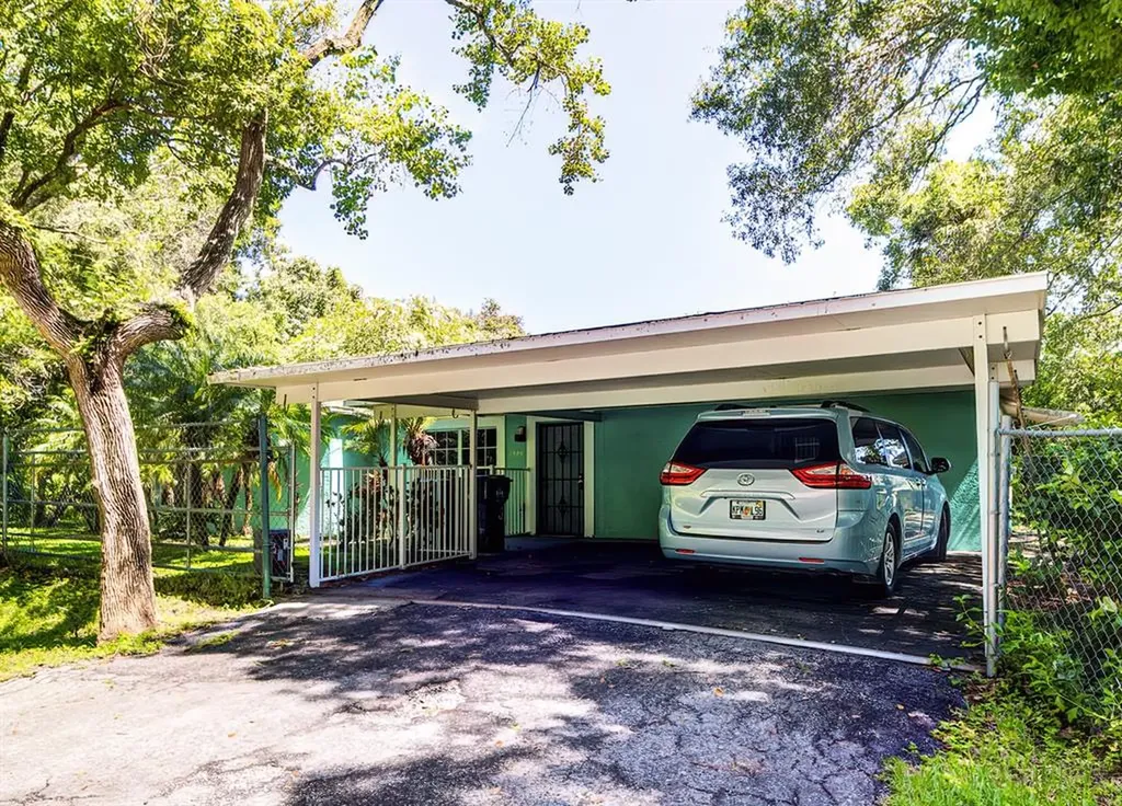 6904 Westinghouse Avenue Tampa FL 33619