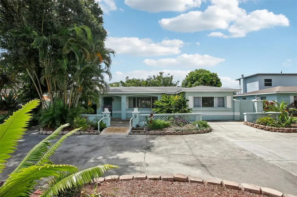 6142 43rd Avenue N St Petersburg FL 33709