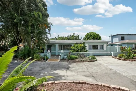 6142 43rd Avenue N St Petersburg FL 33709