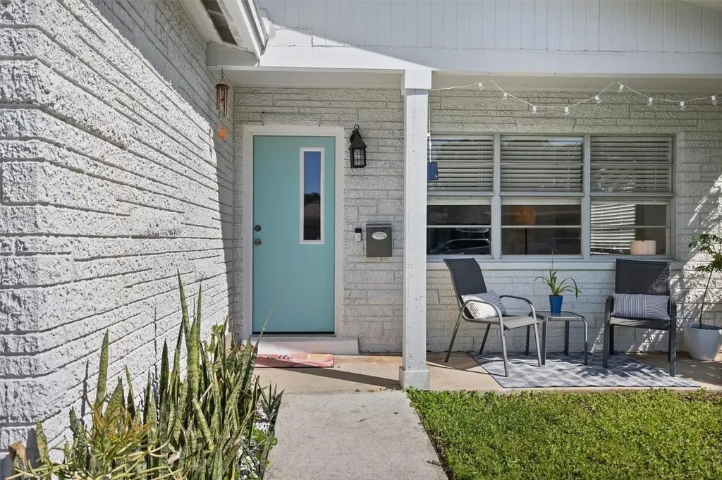 1867 Mississippi Avenue NE St Petersburg FL 33703
