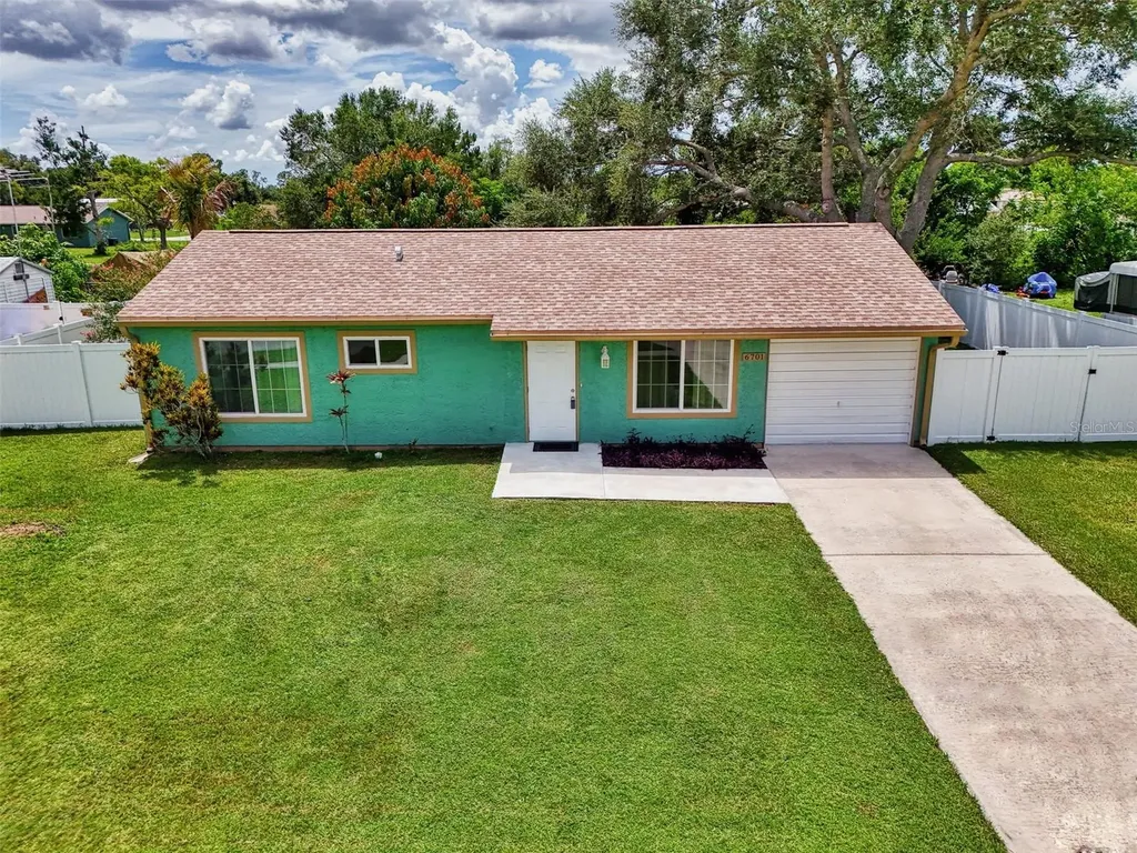 6701 Elmwood Road North Port FL 34287