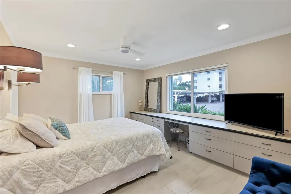 1900 Benjamin Franklin Drive Sarasota FL 34236